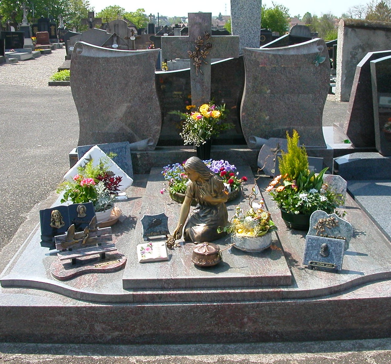 Entretien de sépulture, pompes funèbres Girot, Romilly sur Seine, Conflans sur Seine
